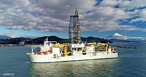 来自日本科学钻井船收集了来自深热海底生物圈的沉积物样本